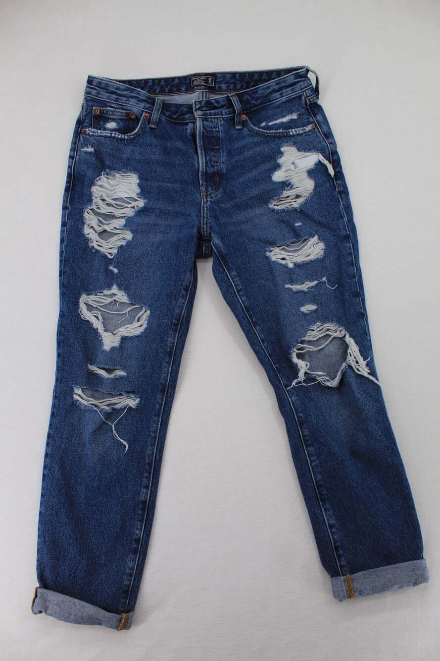Abercrombie & Fitch Ames Low Rise Slim Boyfriend Distressed Jeans Size 28 / 6R